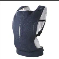 آغوشی چیکو نوی نو میباشد همراه با یک کلاه بادگیر