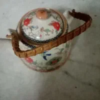 قوری وقندون فروشی است