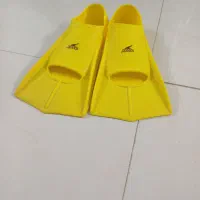 فین شنا مدل speedo سایز s رنگ زرد از سایز ۳۲ تا ۳۶