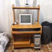 کامپیوتر و میز کامپیوتر