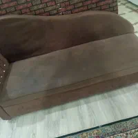 مبل سه نفره سالم برای کسی که احتیاج داره