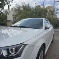 دنا پلاس ۵ دنده سفید مدل ۱۴۰۰