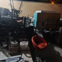 صندلی اداری و میز و کلی وسایل سالن زیبایی