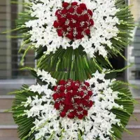 تاج گل با قیمت مناسب ارسال به تمام نقاط استان