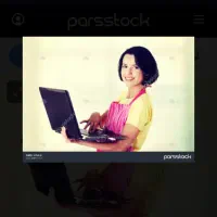 همکار خانم آشنا با کامپیوتر و اینترنت