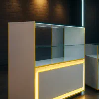 ویترین میز پیشخوان شیشه ای با نور و نما