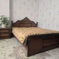 تخت چوبی دو نفره به همراه دو تا پاتختی