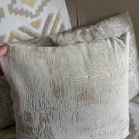 کوسن مبل کاملا سالم و تمیز بدون کوچکترین ایراد