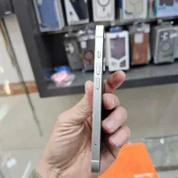 آیفون13در حد آک