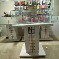 چهار عدد ویترین