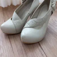 کفش مجلسی|کیف، کفش، کمربند|رشت, گلباغ نماز|دیوار