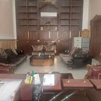 مسئول دفتر و منشی خانم