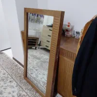 آینه قدی بسیار تمیز