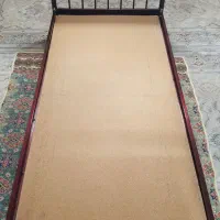 یک عدد تختخواب تک نفره درحد نو وتشک رویال نو