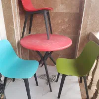 میز باچهارصندلی توحیاط یا بالکن مورداستفاده