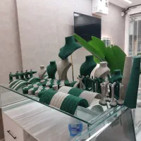 دکور ویترین طلا قاب طلا استند طلا