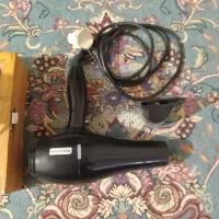 چرخ خیاطی قدیمی و سشوار