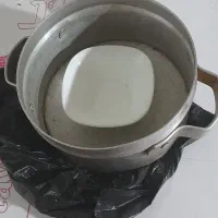 یک عدد قابلمه و کاسه پیداشده