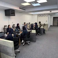 منشی آژانس هواپیمایی
