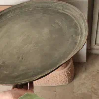 سینی مسی بزرگ مجمع قدیمی و عطیقه|کلکسیون اشیاء عتیقه|اصفهان, شیخ طوسی|دیوار