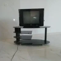 تلوزیون رنگی با میز