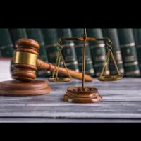 وکیل پایه یک دادگستری نصف راه