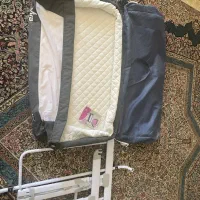 تخت کنار مادر