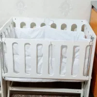 تخت و گهواره کنار مادر سالم با طوری بالا شیک