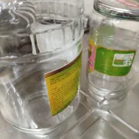 تعدادی شیشه فروشی ربی ترشی
