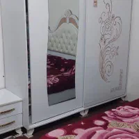 تخت خواب.کمد بزرگ.جاکفشی.میز ارایش.پاتختی