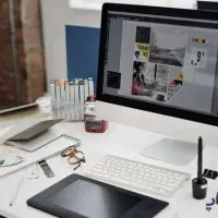 خانم طراح مسلط به فتوشاپ و آفیس