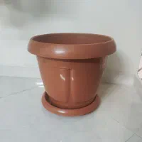 گلدان پلاستیکی و زیر گلدانی