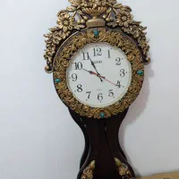 ساعت دیواری تاجدار کاملا سالم