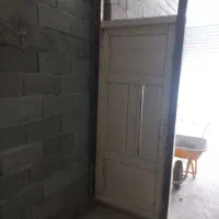 درب چوبی قدیمی محکم