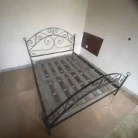 تخت دونفره فلزی