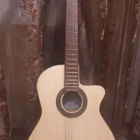 گیتار،سالم وتقریبا نو،باکیف خوب وسالم