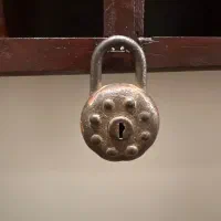 قفل آنتیک بدون کلید ۵۰۰ تومان