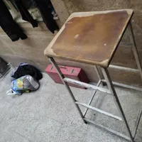 چهار پایه آهنی