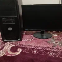 کامپیوتر همراه با میز