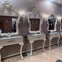 آینه و کنسول آرایشگاه بسیار تمیز|آرایشگاه و سالن‌های زیبایی|یزد, |دیوار