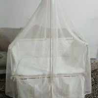 تخت گهواره ای کنار مادر