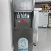 آب سردکن ایستاده