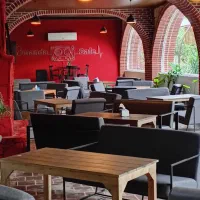 استخدام آشپز و کمک آشپز وویتر(سالنکار)خانم