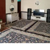 چهار عدد فرش ۶متری و ۶عدد پشتی