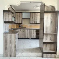 کابینت اشپزخانه با هود و سینک و شیر آلات سینک