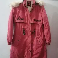 تعدادی کاپشن و مانتو و غیره همگی تمیز سالم