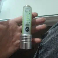 چراغ قوه‌ پلیسی دارای ۸ نوع چراغ  مختلف شارژی