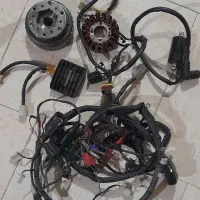 تعدادی لوازم انژکتور هوندا ۲۰۰ و دو عدد چراغ مزدا