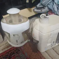 دوعدد آبمیوه گیری