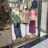 واگذاری مغازه پوشاک زنانه با دکوراسیون و مانکن